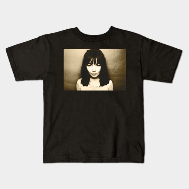 Retro BjOrk Fan Art Design Kids T-Shirt by Kinanti art